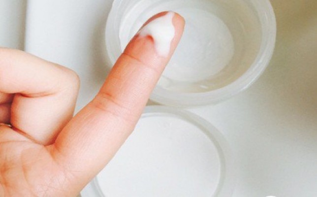 Vùng kín có mảng bám màu trắng là dấu hiệu bệnh gì? Cách chữa